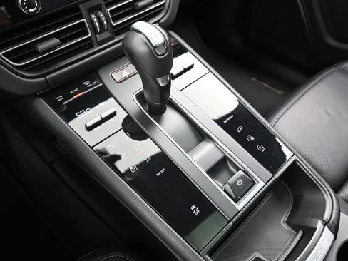 Certified 2023 Porsche Macan Turbo AWD/4WD image 21