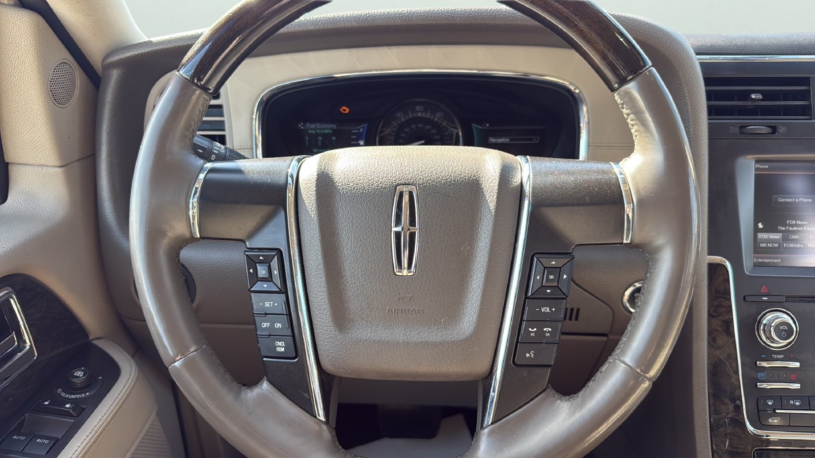 Used 2015 Lincoln Navigator L 2WD image 14