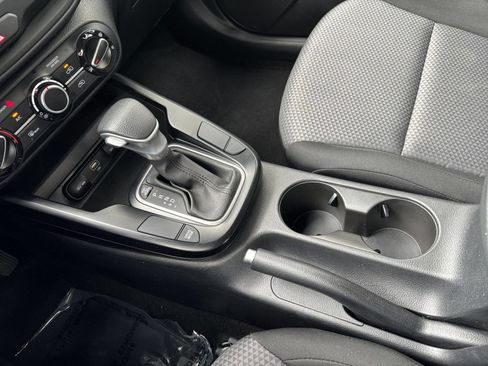 Used 2025 Kia Soul LX w/ LX Technology Package FWD image 39