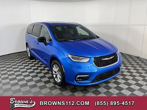 New 2026 Chrysler Pacifica Select image 1