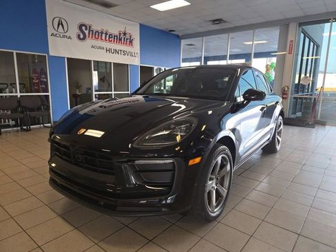 Used 2023 Porsche Macan AWD/4WD image 1