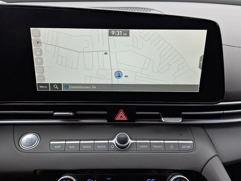 Used 2024 Hyundai Elantra Blue image 16