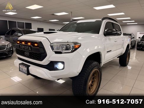 Used 2019 Toyota Tacoma TRD Sport w/ Technology Package image 1