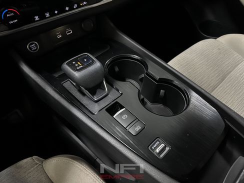 Used 2021 Nissan Rogue SV FWD image 29