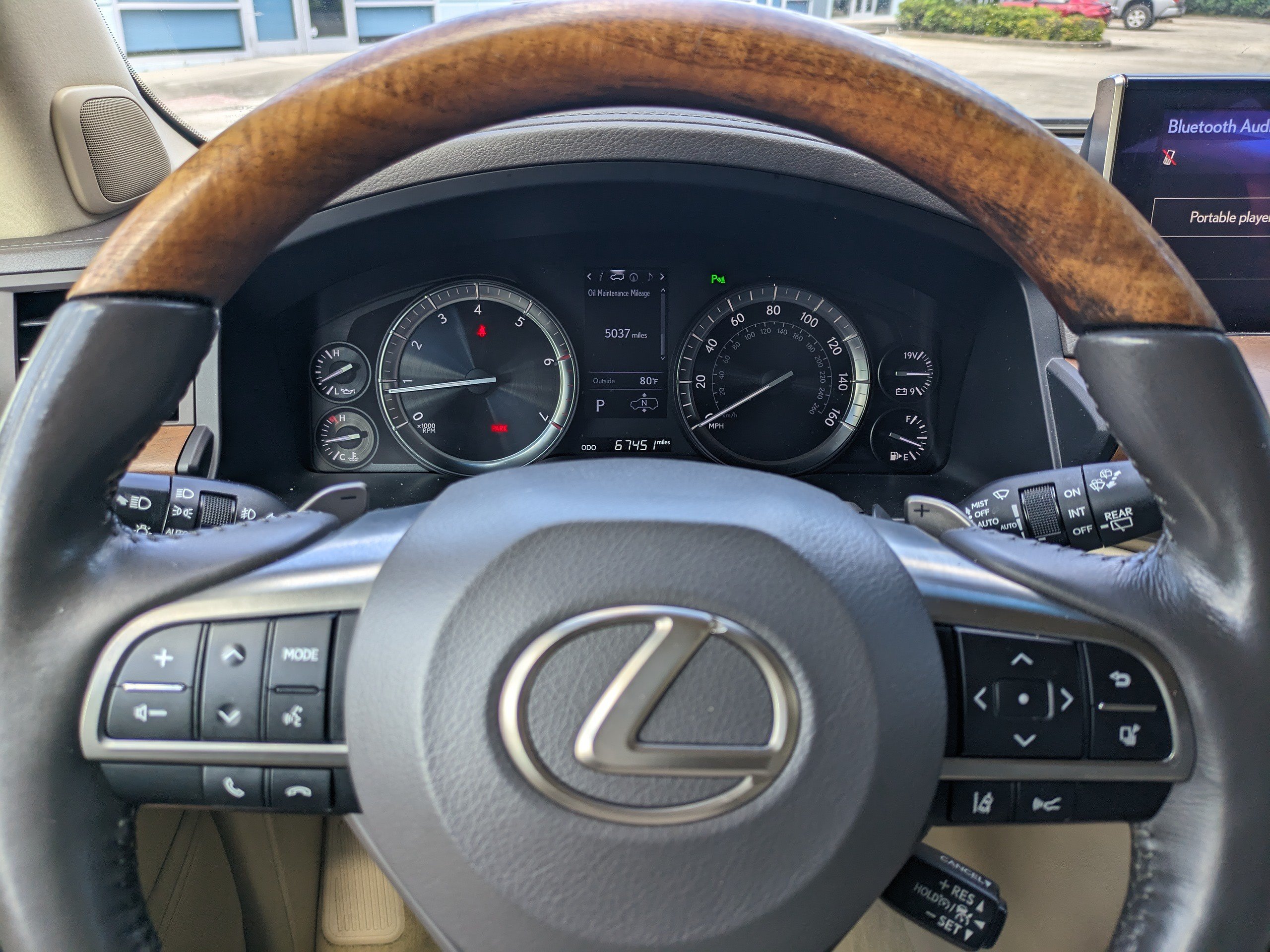 Used 2017 Lexus LX 570 4WD w/ Luxury Package image 28