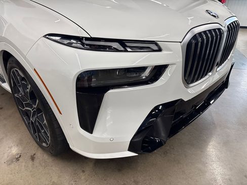 Used 2024 BMW X7 xDrive40i w/ M Sport Package AWD/4WD image 19