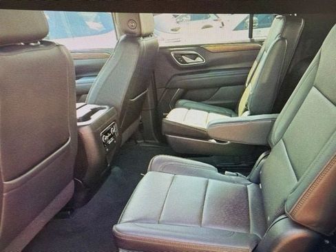 Used 2021 Chevrolet Suburban High Country AWD/4WD image 7