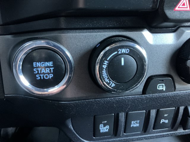 Used 2020 Toyota Tacoma TRD Off-Road w/ Technology Package AWD/4WD image 27