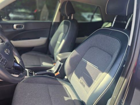 Used 2021 Hyundai Venue FWD image 9