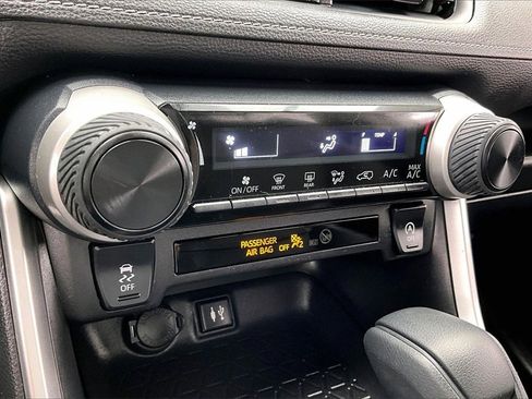 Used 2019 Toyota RAV4 LE image 31