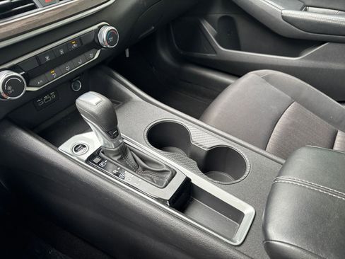 Used 2025 Nissan Altima 2.5 SV FWD image 36