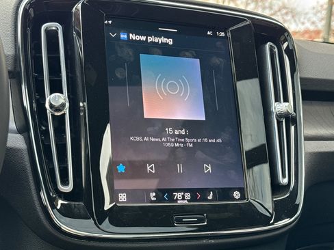 Used 2023 Volvo XC40 Recharge Ultimate image 18