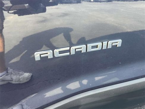 Used 2018 GMC Acadia SLT image 9