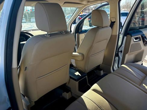 Used 2015 Land Rover LR2 image 17