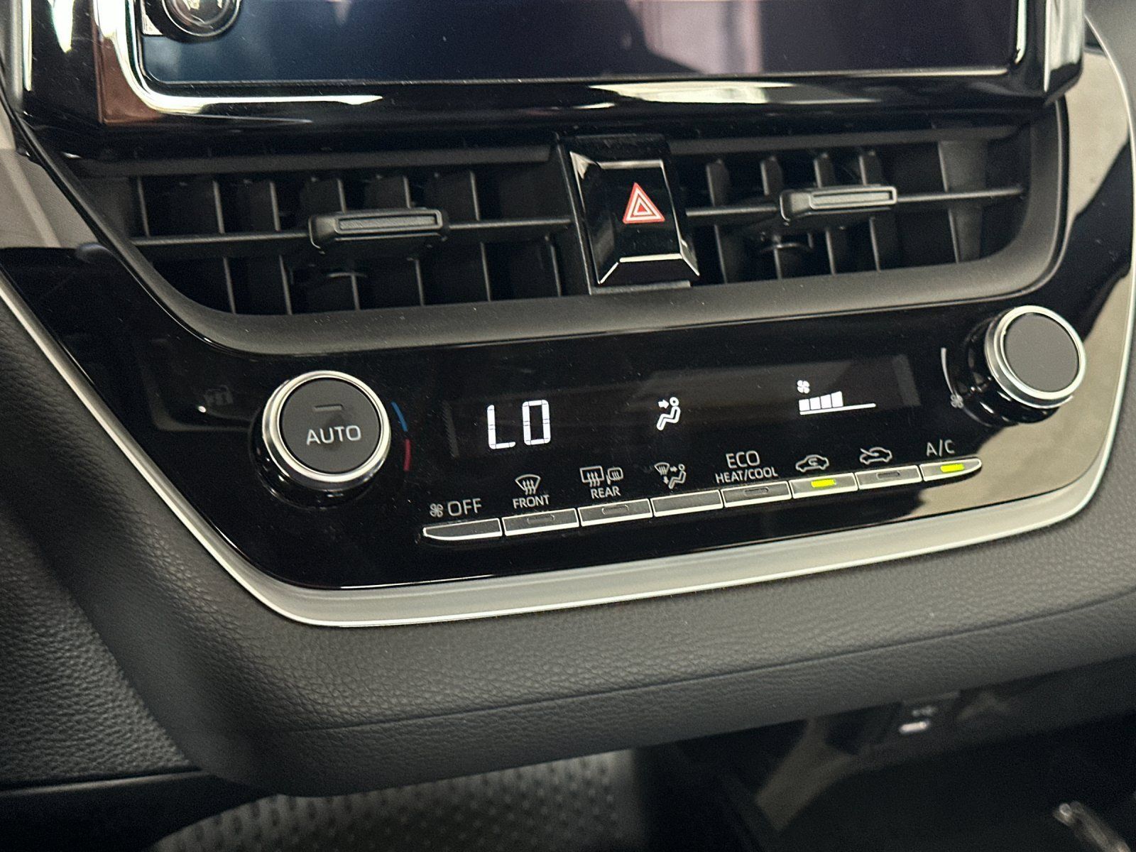 Used 2026 Toyota Corolla SE FWD image 17