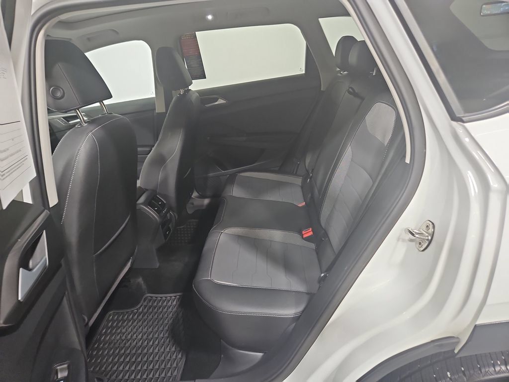Used 2025 Volkswagen Taos SE FWD image 26