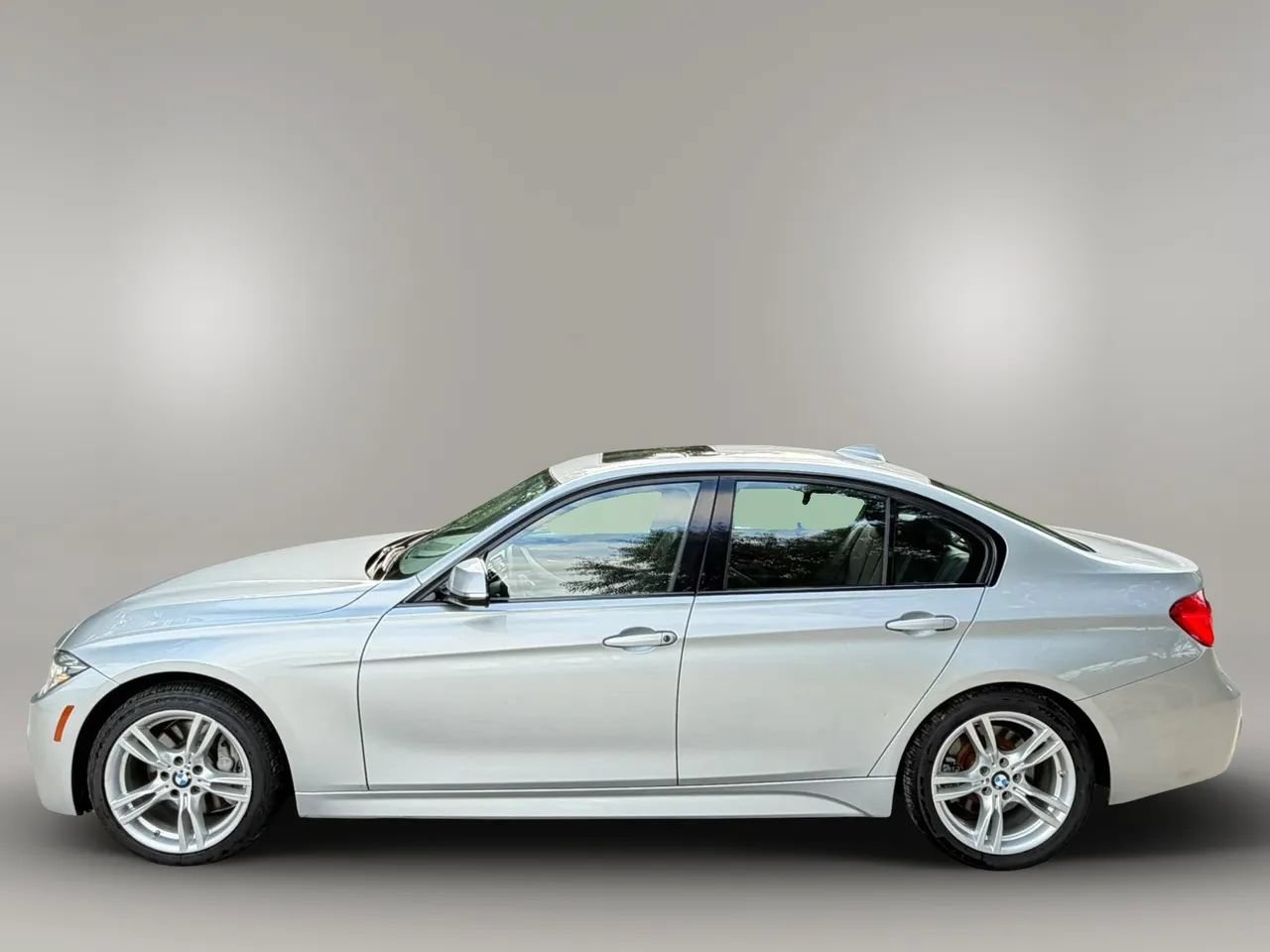 Used 2018 BMW 330i Sedan w/ M Sport Package RWD image 11