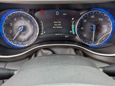 Certified 2023 Chrysler Pacifica Touring-L FWD image 16