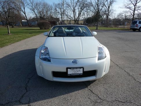 Used 2005 Nissan 350Z Touring image 2