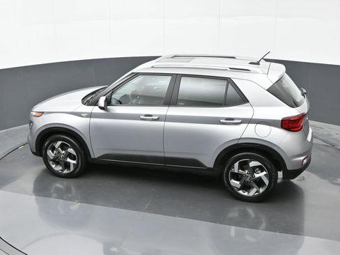 Used 2024 Hyundai Venue SEL image 34