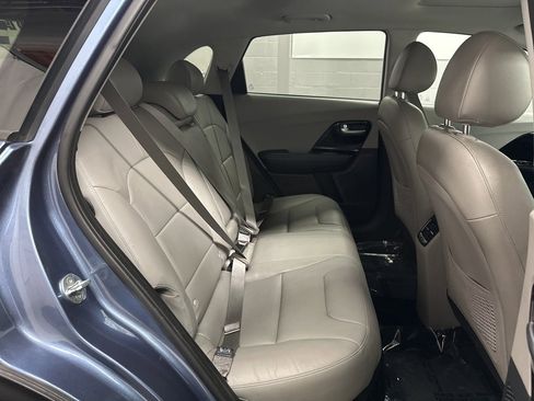 Used 2021 Kia Niro Touring image 35