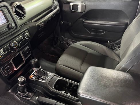 Used 2018 Jeep Wrangler Sport AWD/4WD image 17