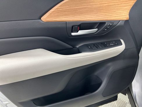 Used 2024 Toyota Grand Highlander Platinum image 18