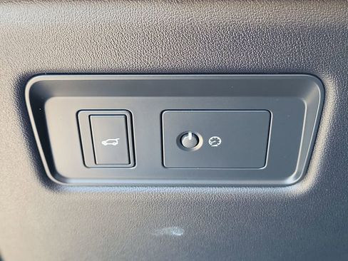 Used 2021 Land Rover Range Rover Sport HST image 25