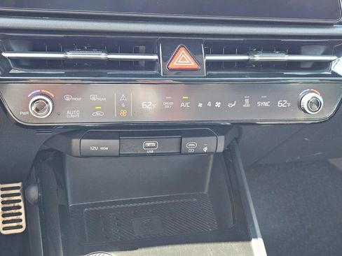 Certified 2023 Kia Niro Wave w/ Wave Preserve Package FWD image 18