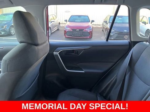 Used 2021 Toyota RAV4 LE FWD image 14