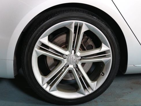 Used 2013 Audi A8 L 4.0T w/ Comfort Pkg image 16