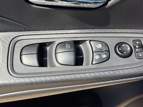 Used 2025 Nissan Versa SV w/ Trunk Package FWD image 19