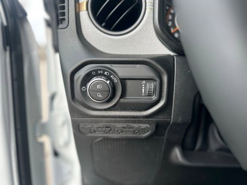 New 2025 Jeep Gladiator Sport image 23