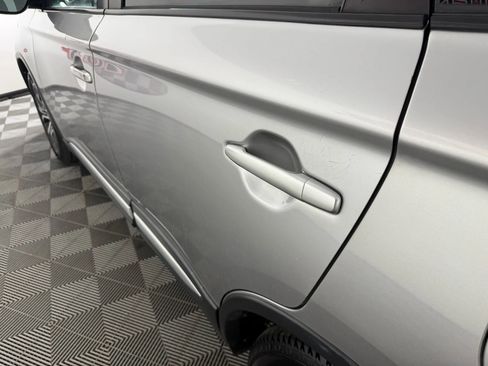 Used 2018 Mitsubishi Outlander ES image 23