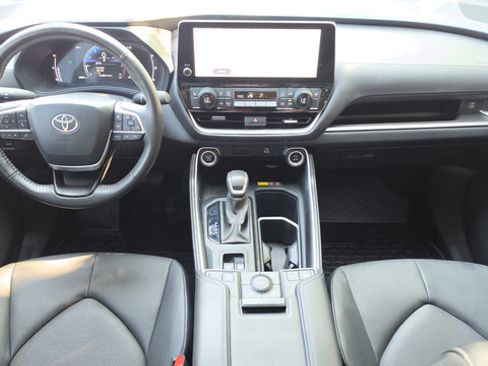 Used 2024 Toyota Grand Highlander AWD image 7