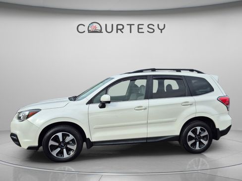Used 2018 Subaru Forester 2.5i Limited AWD/4WD image 2