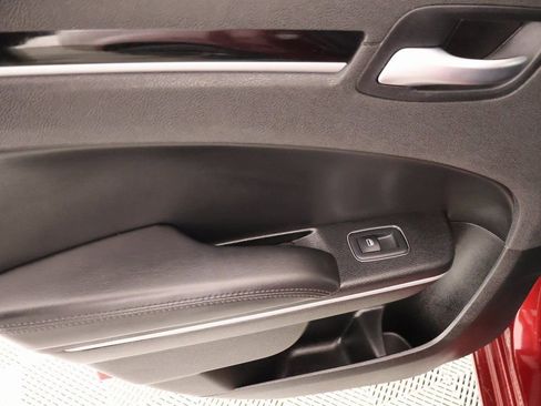 Used 2023 Chrysler 300 Touring w/ Sport Appearance Package image 15