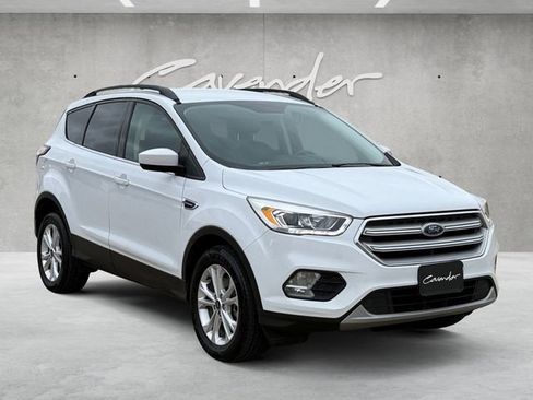 Used 2018 Ford Escape SEL image 2