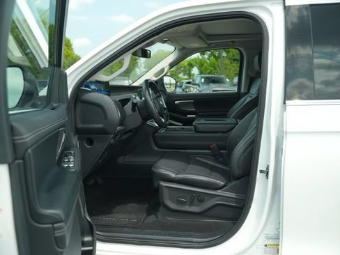 Used 2025 Ford Expedition Platinum AWD/4WD image 14