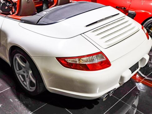 Used 2006 Porsche 911 Carrera S RWD image 8