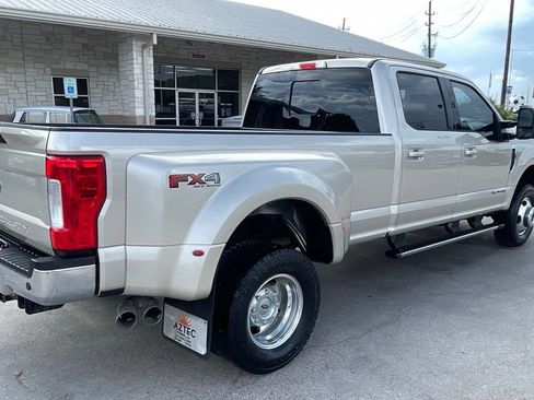 Used 2017 Ford F350 Lariat w/ Lariat Value Package AWD/4WD image 4