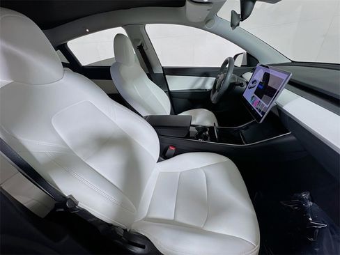 Used 2021 Tesla Model Y Long Range image 25