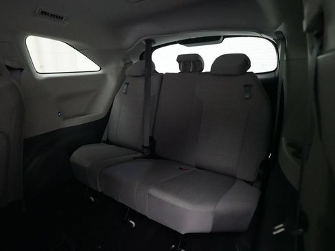 Used 2023 Toyota Sienna LE FWD image 16