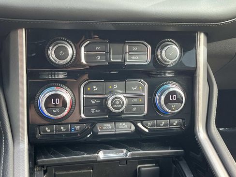 Used 2023 GMC Yukon XL Denali w/ Denali Reserve Package image 39