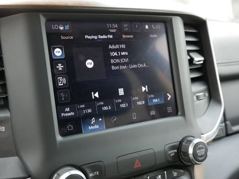 Used 2022 RAM 1500 Laramie AWD/4WD image 19