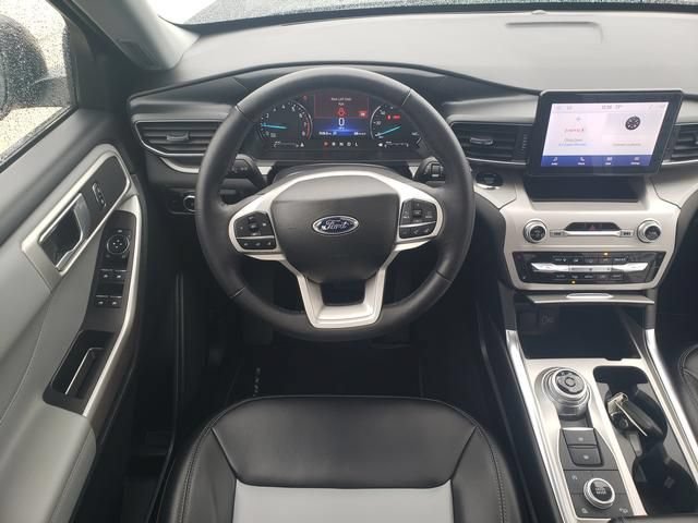 Used 2023 Ford Explorer XLT w/ Equipment Group 202A AWD/4WD image 18