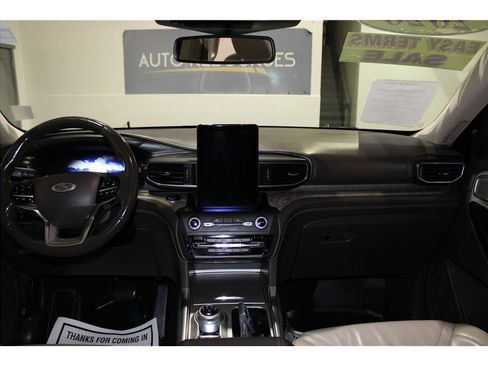 Used 2020 Ford Explorer Platinum w/ Premium Technology Package image 15