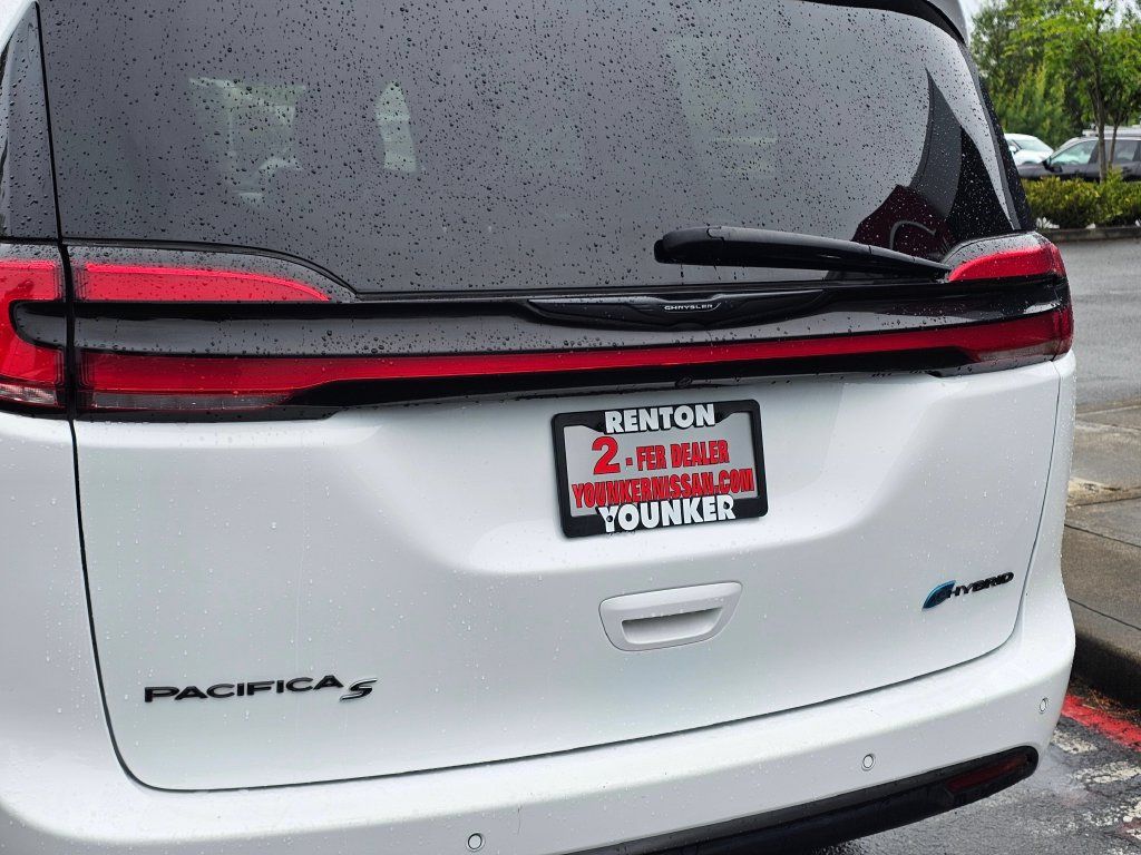 Used 2024 Chrysler Pacifica Limited FWD image 10