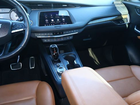 Used 2021 Cadillac XT4 Sport image 17