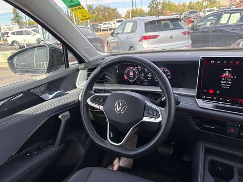 Used 2026 Volkswagen Tiguan SE AWD/4WD image 31